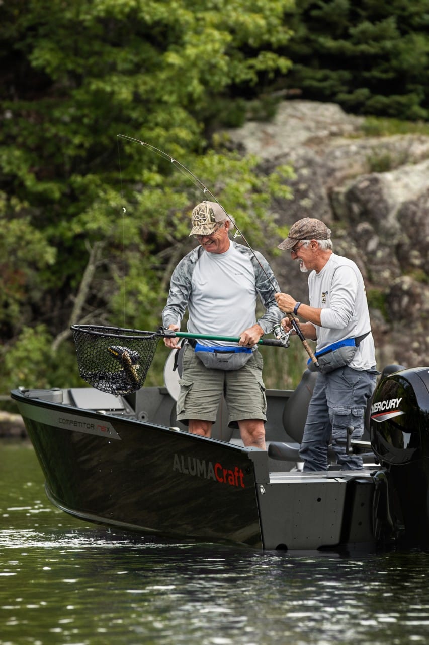 ALUMA-MY25-COMP-175-TILLER-OE90HP-2XB-Stratus-Gray-Flex50-OutboardDeck-Studio-Action-RGB